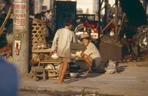 Rare Nostalgic Photos Capturing the Innocent Childhood of Saigon Kids in 1993 - image 2
