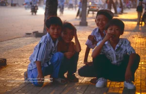 Rare Nostalgic Photos Capturing the Innocent Childhood of Saigon Kids in 1993 - image 4