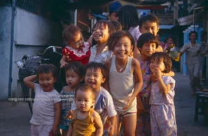 Rare Nostalgic Photos Capturing the Innocent Childhood of Saigon Kids in 1993 - image 7