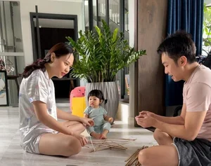 Cuong Do La: Candid Moments of a Devoted Father Behind the Scenes - image 0