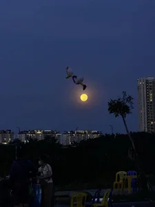 A Breathtaking Visual Journey Capturing the Magic of the Global Super Blue Moon - image 0