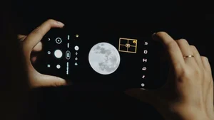 A Breathtaking Visual Journey Capturing the Magic of the Global Super Blue Moon - image 2