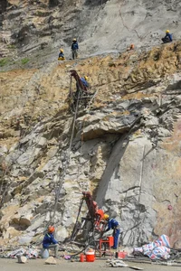 Expanding the Scenic An Khe Pass: Mountain Carving Infrastructure Project - image 6