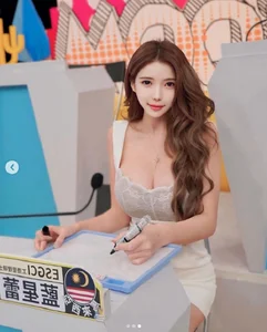 Singaporean Influencer Captivates in Traditional Vietnamese Ao Dai: A Stunning Fashion Gallery - image 11