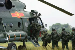 Tactical Excellence: Special Forces Helicopter Landing Drills - image 12