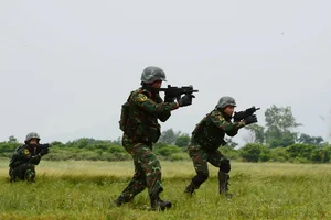 Tactical Excellence: Special Forces Helicopter Landing Drills - image 7