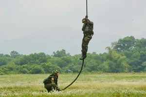 Tactical Excellence: Special Forces Helicopter Landing Drills - image 8