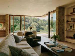 California Hillside Villa: Harmonizing Architecture with Nature Through Spatial Dispersion - image 0