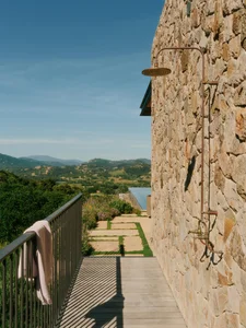 California Hillside Villa: Harmonizing Architecture with Nature Through Spatial Dispersion - image 8