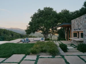 California Hillside Villa: Harmonizing Architecture with Nature Through Spatial Dispersion - image 22