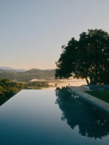 California Hillside Villa: Harmonizing Architecture with Nature Through Spatial Dispersion - image 12