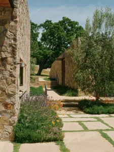 California Hillside Villa: Harmonizing Architecture with Nature Through Spatial Dispersion - image 21