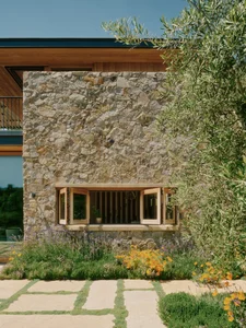California Hillside Villa: Harmonizing Architecture with Nature Through Spatial Dispersion - image 3