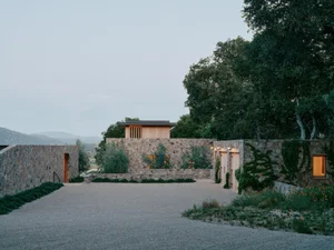 California Hillside Villa: Harmonizing Architecture with Nature Through Spatial Dispersion - image 15