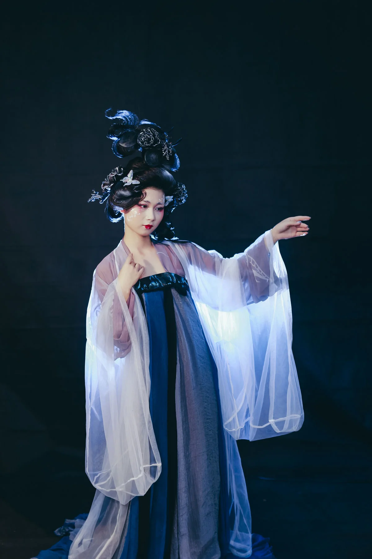 YiTuYu Art Language Vol.9880: Exquisite Visuals of Model Wei Lan