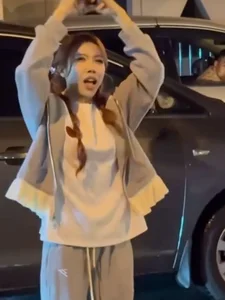 Vietnamese Star Trang Phap Touches Hearts After Late Night Encounter With Chinese Fans - image 5
