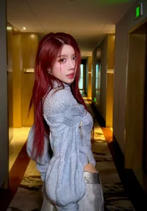 Vietnamese Star Trang Phap Touches Hearts After Late Night Encounter With Chinese Fans - image 1