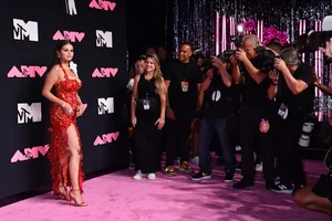 Selena Gomez Shines Bright on the MTV VMAs Red Carpet - image 5