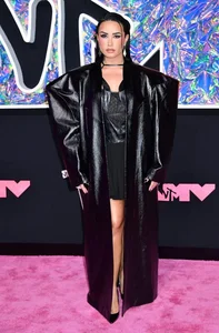 Selena Gomez Shines Bright on the MTV VMAs Red Carpet - image 0