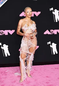 Selena Gomez Shines Bright on the MTV VMAs Red Carpet - image 1