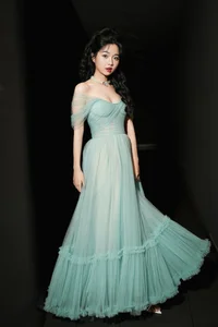 Former Child Star Lam Thanh My Debuts Bold and Mature Fashion Style at 19 - image 3