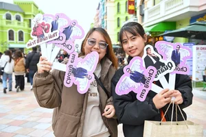 Fans Crowd the Concert 'Anh Trai Vuot Ngan Chong Gai': A V-Pop Phenomenon - image 9