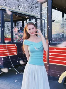 Stunning Vietnamese Bride Captivates Social Media in Beautiful Cross-Border Wedding - image 2