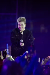 Xuan Duc Performs Romantic Hit Live in Ninh Binh - image 4