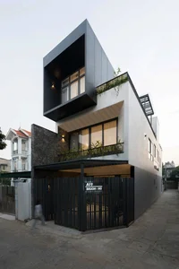 Creative Architectural Designs to Maximize Natural Light in Narrow Alley Houses - image 2