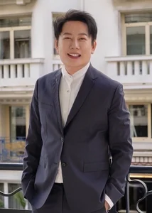 Mr. Nawat Addresses Rumors Regarding Thuy Tien's Crown - image 0