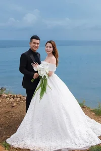 Celebrated Actor Hung Thuan Reveals Romantic Wedding Album and Heartwarming Story of Mother’s Matchmaking - image 3