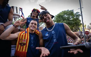 Catalonia Celebrates: FC Barcelona's Historic Triple Trophy Victory Parade - image 5