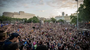 Catalonia Celebrates: FC Barcelona's Historic Triple Trophy Victory Parade - image 6