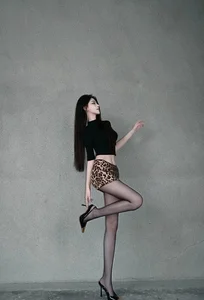 Chic Chinese Fashion Trends 2026: Inspiring Short Skirt Outfits and Photography - image 4
