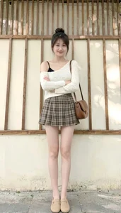 Chic Chinese Fashion Trends 2026: Inspiring Short Skirt Outfits and Photography - image 5