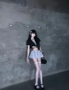 Chic Chinese Fashion Trends 2026: Inspiring Short Skirt Outfits and Photography - image 19