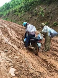 The Inspiring Dedication of Teachers Navigating Difficult Terrain in Remote Mountainous Areas - image 1