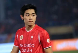 Football Star Dinh Bac: The Truth Behind the 9 Billion VND Transfer Rumors and Recent On-Field Controversies - image 2
