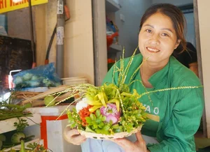 Beautiful and Affordable Traditional Flower Plates for Hanoi's Ghost Festival - image 6