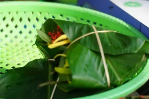 Beautiful and Affordable Traditional Flower Plates for Hanoi's Ghost Festival - image 10