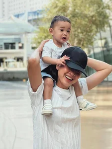 The Serene New Chapter: Exploring Miss Duong My Linh’s Peaceful Life as a Devoted Mother - image 5