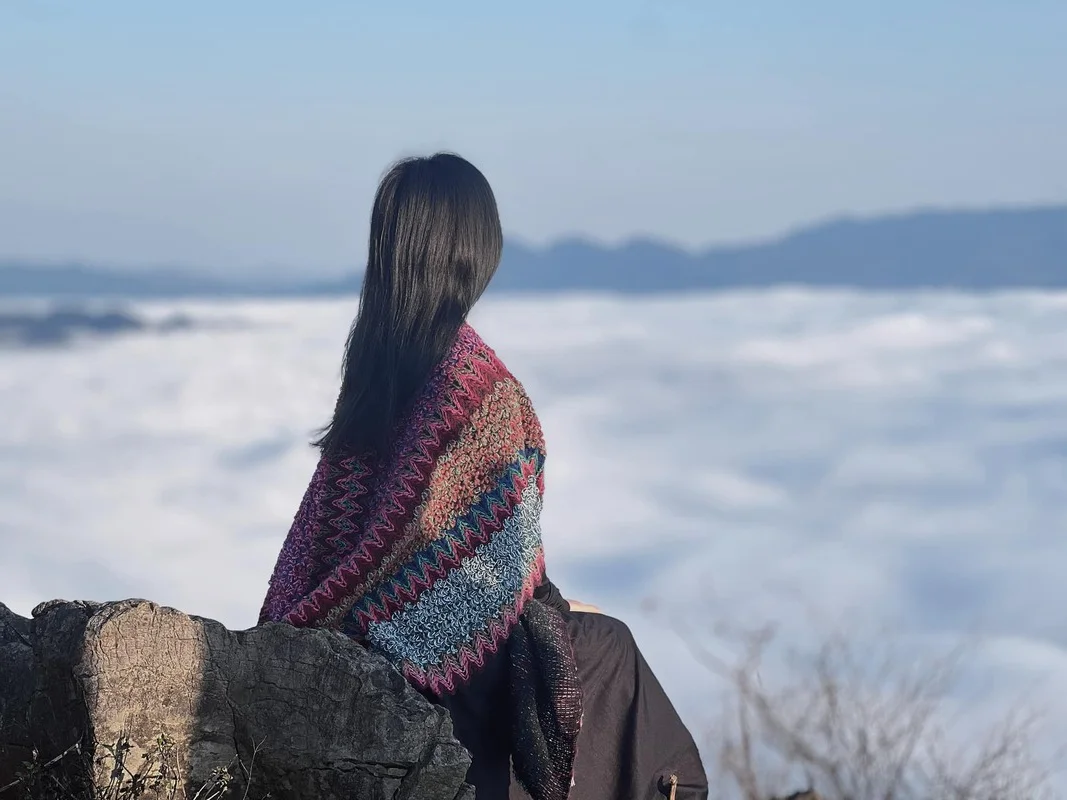 Chasing Clouds and Sunrises at Pa Phach Peak in Moc Chau: Travel Guide
