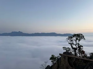 Chasing Clouds and Sunrises at Pa Phach Peak in Moc Chau: Travel Guide - image 4