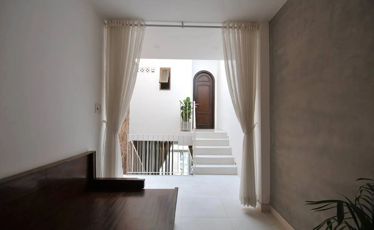 Stunning Saigon Townhouse Renovation: Modern Architecture Meets Urban Living