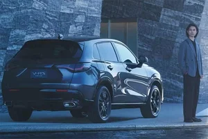 Detailed Look at the 2026 Honda ZR-V e:HEV Hybrid SUV - image 9