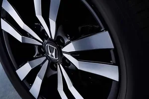 Detailed Look at the 2026 Honda ZR-V e:HEV Hybrid SUV - image 7