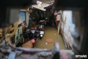 Urban Waterscape: Ho Chi Minh City Navigates Record-Breaking High Tides - image 12