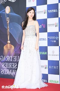 Song Hye Kyo's Emotional Daesang Win at the 2023 Blue Dragon Series Awards - image 2