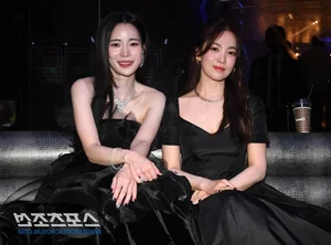 Song Hye Kyo's Emotional Daesang Win at the 2023 Blue Dragon Series Awards - image 7