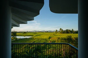Innovative Flood-Resistant Architecture in Da Nang: The 'Open Bottom' Rural Sanctuary by Hinzstudio - image 4